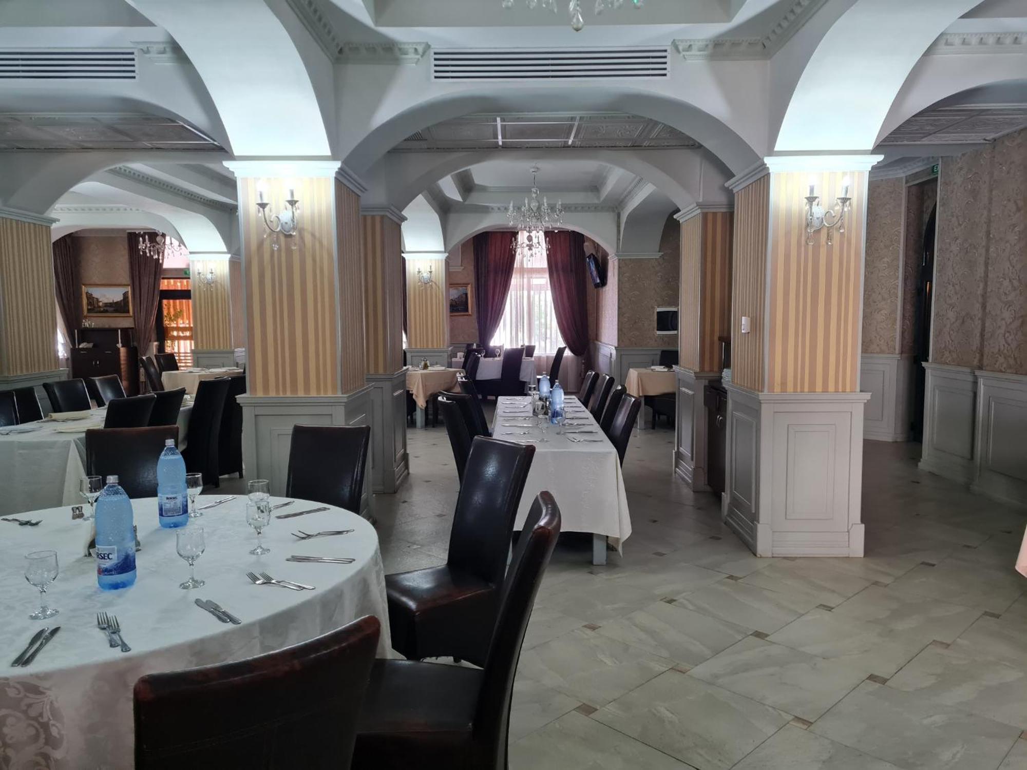 Hotel Valahia Тырговиште Экстерьер фото