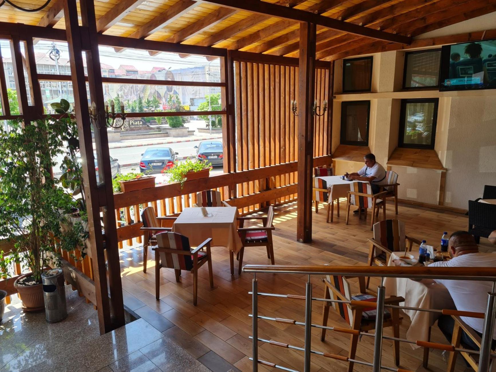 Hotel Valahia Тырговиште Экстерьер фото