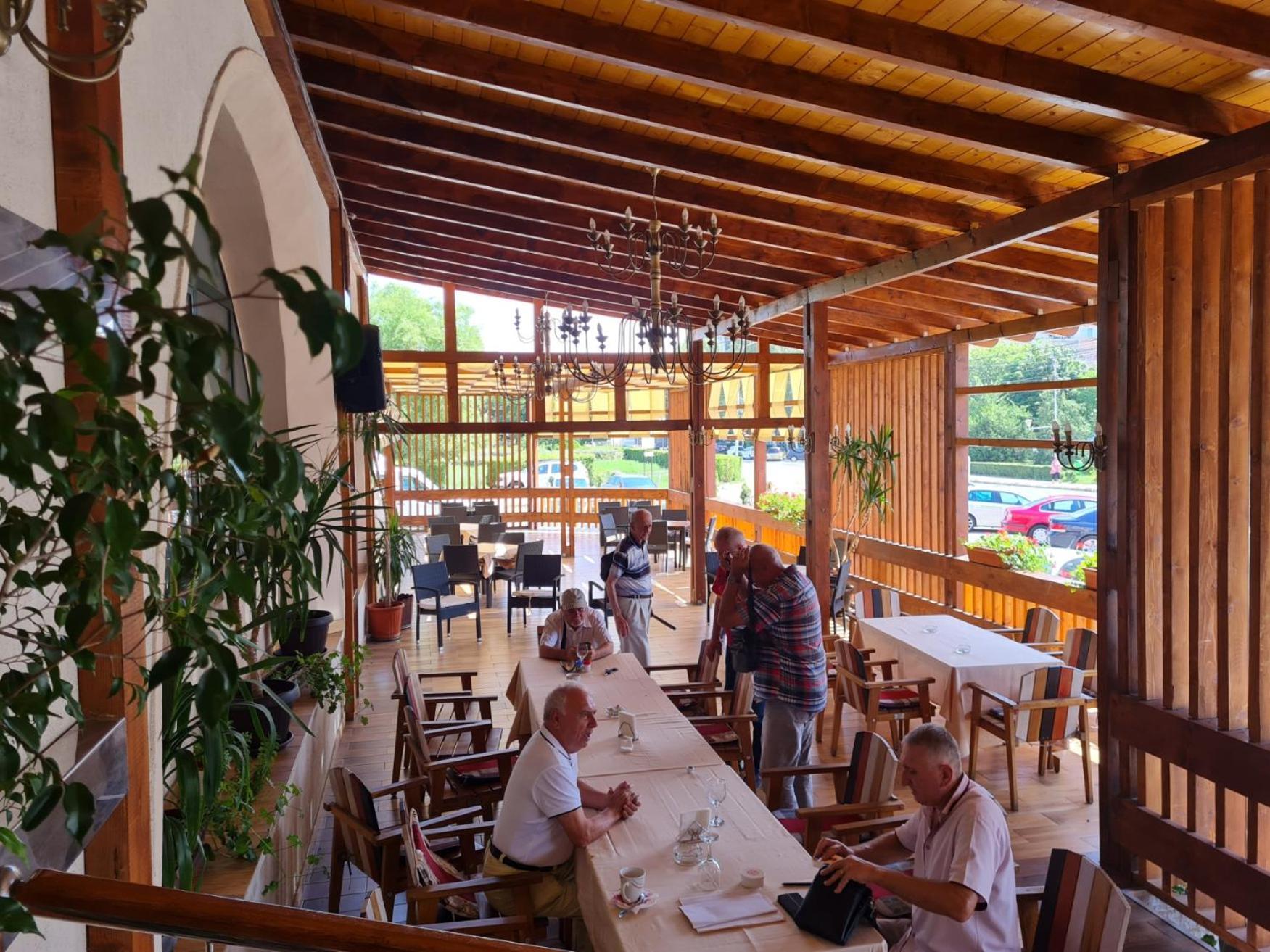 Hotel Valahia Тырговиште Экстерьер фото