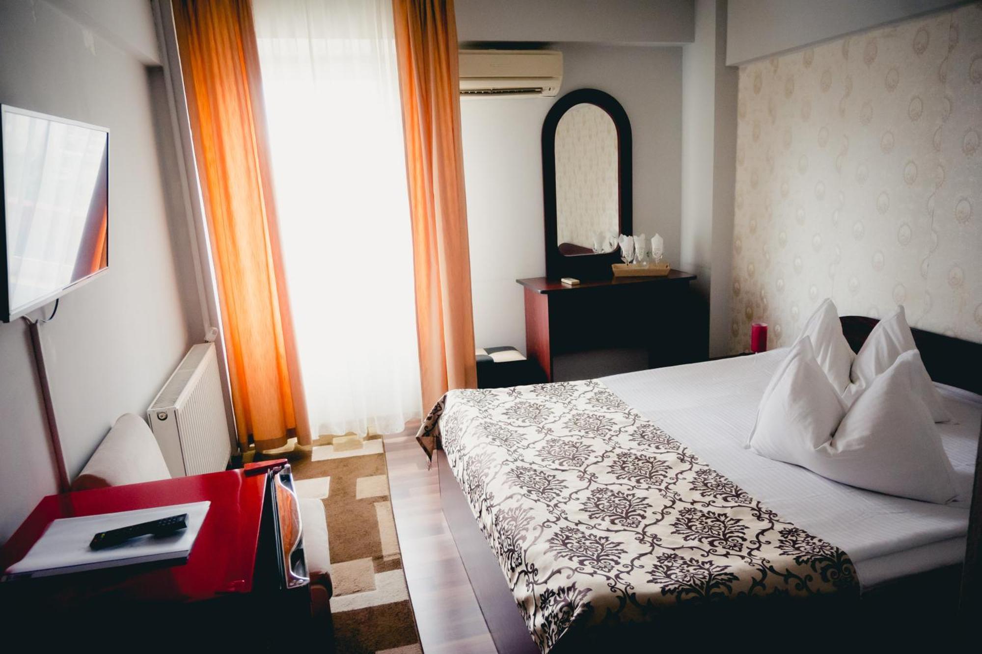 Hotel Valahia Тырговиште Экстерьер фото