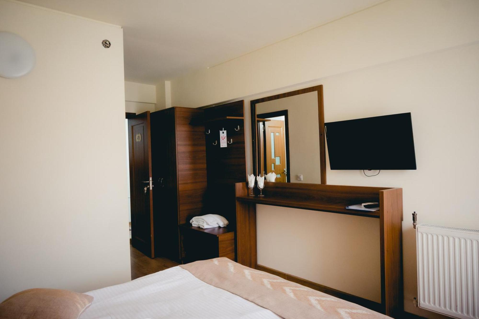 Hotel Valahia Тырговиште Экстерьер фото