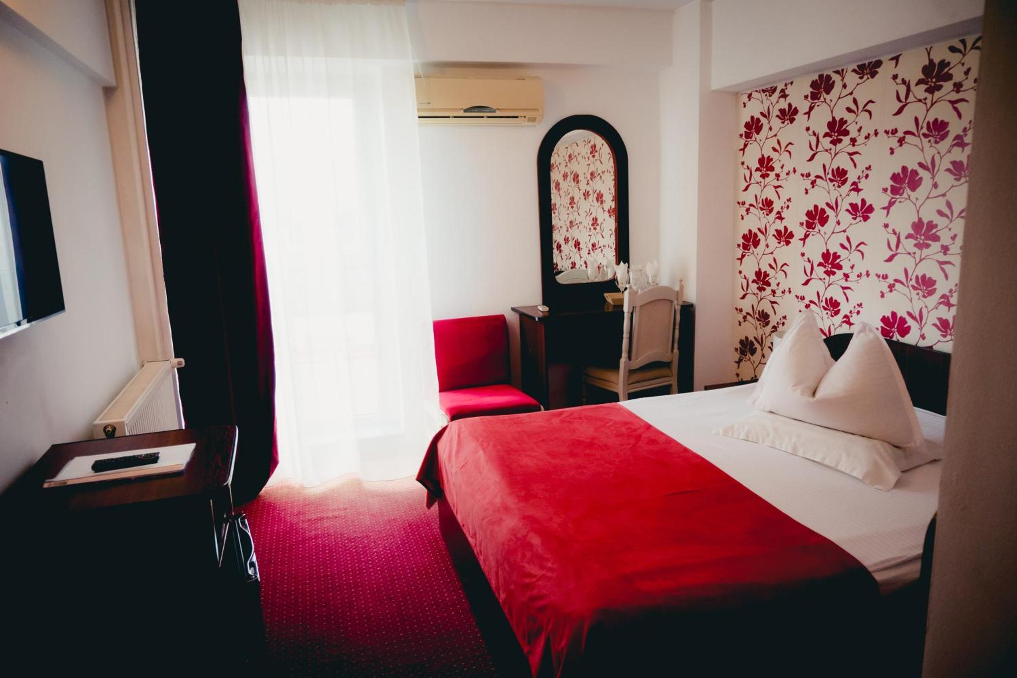 Hotel Valahia Тырговиште Экстерьер фото