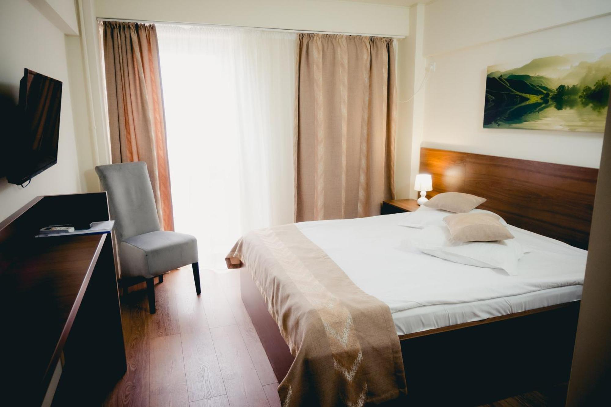 Hotel Valahia Тырговиште Экстерьер фото