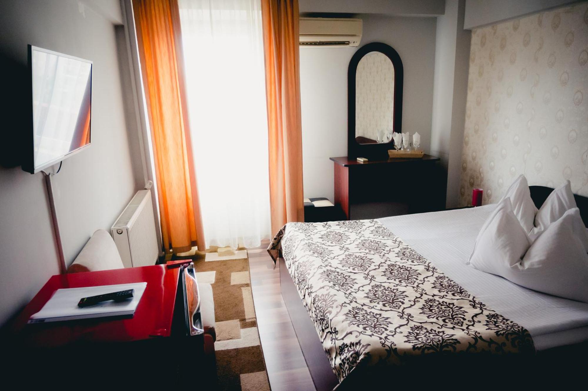 Hotel Valahia Тырговиште Экстерьер фото