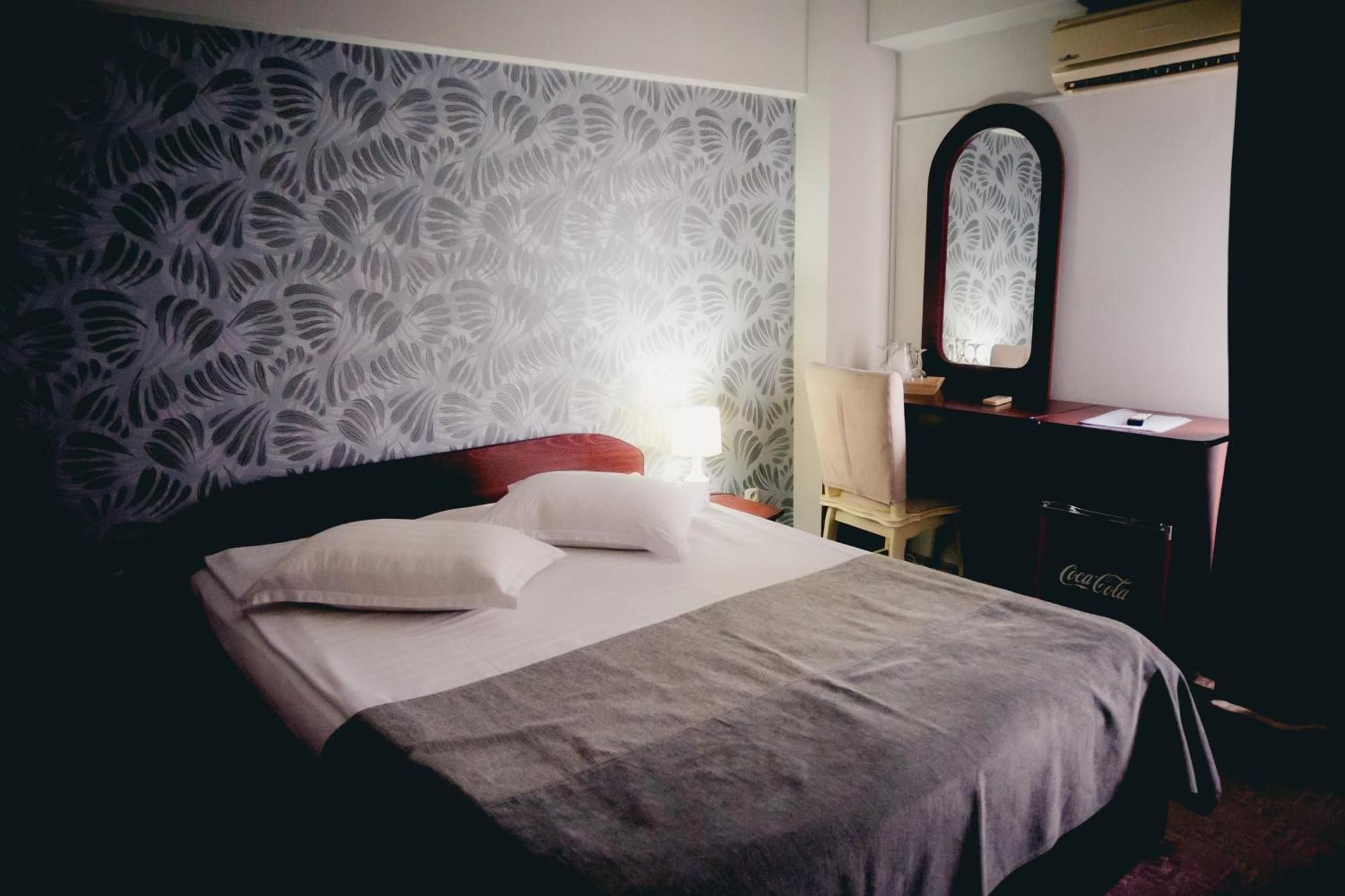 Hotel Valahia Тырговиште Экстерьер фото