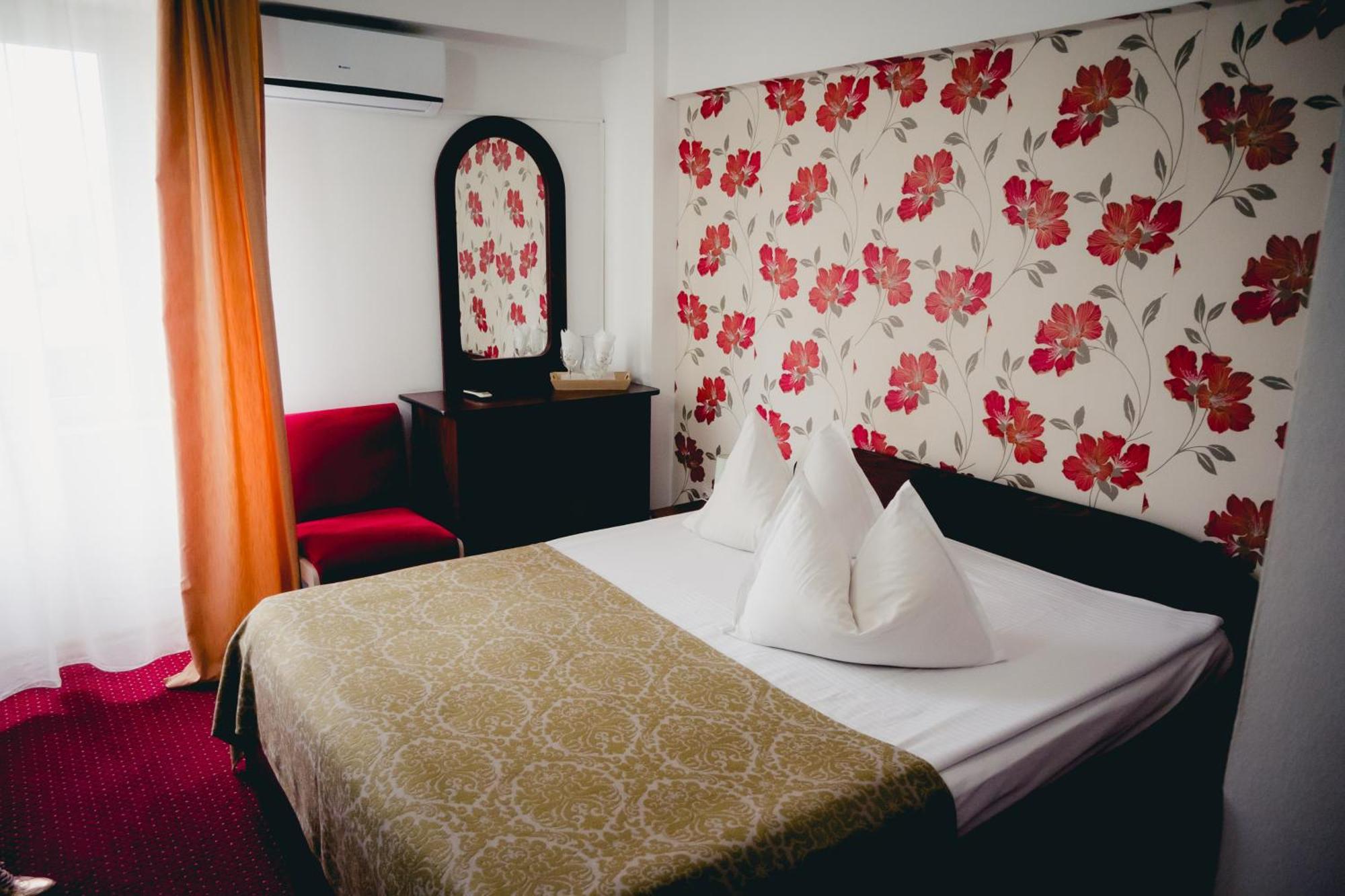 Hotel Valahia Тырговиште Экстерьер фото