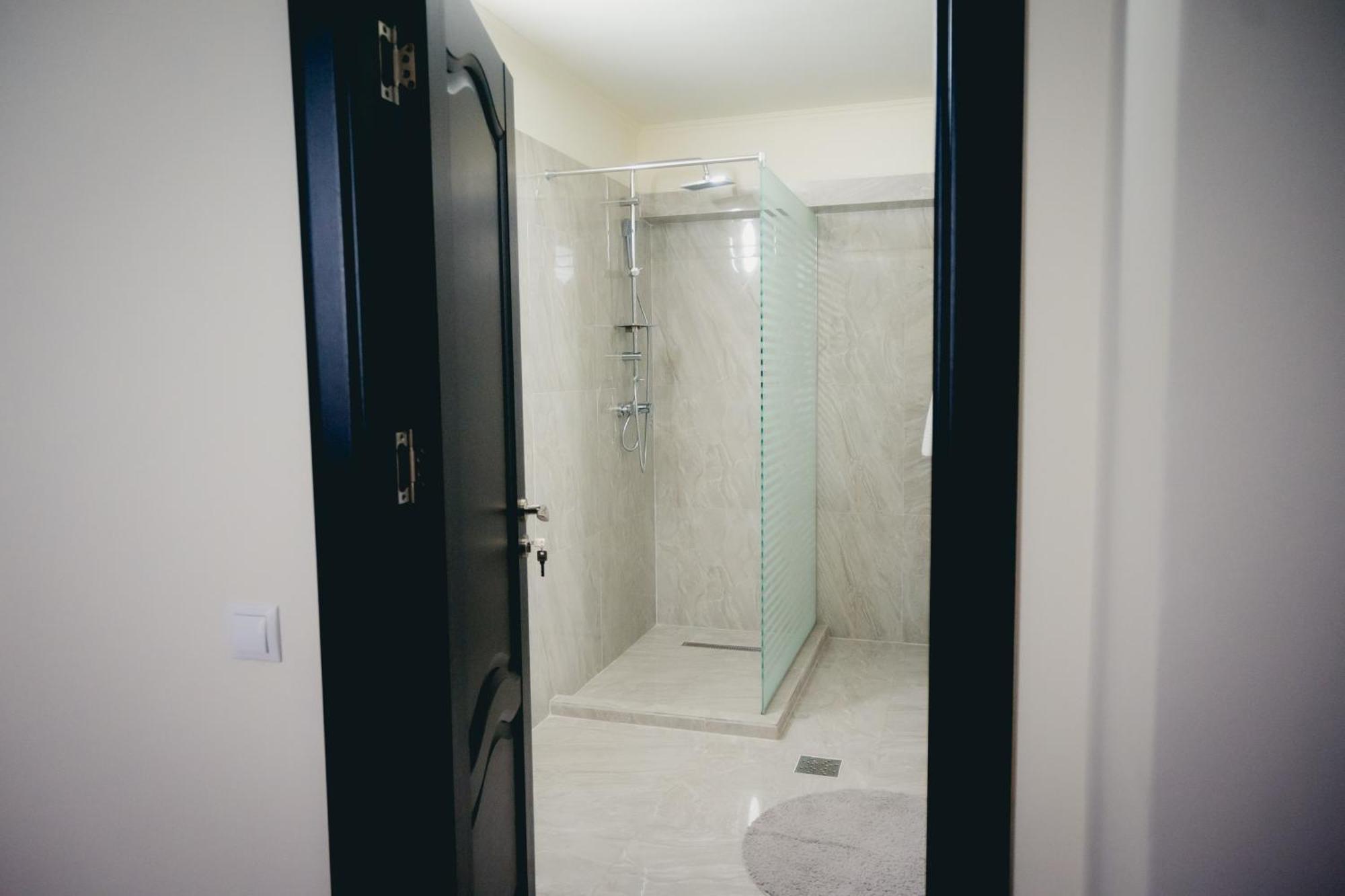 Hotel Valahia Тырговиште Экстерьер фото