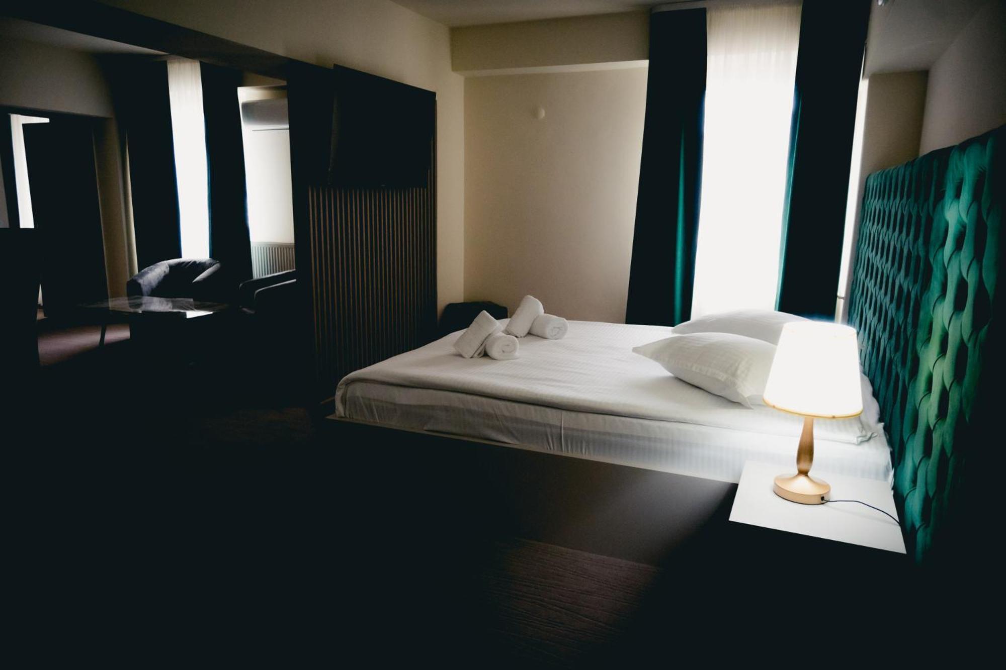 Hotel Valahia Тырговиште Экстерьер фото