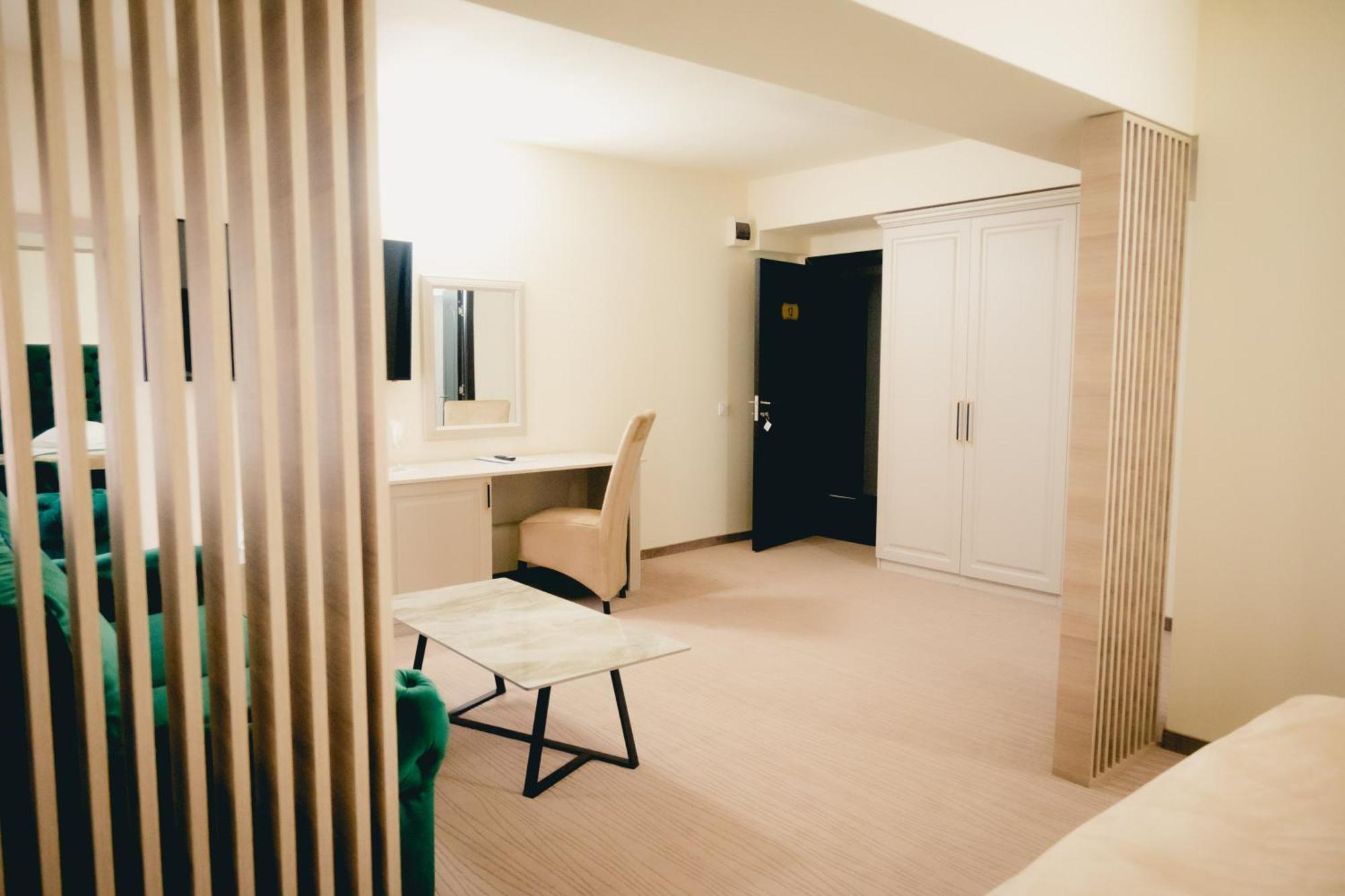 Hotel Valahia Тырговиште Экстерьер фото