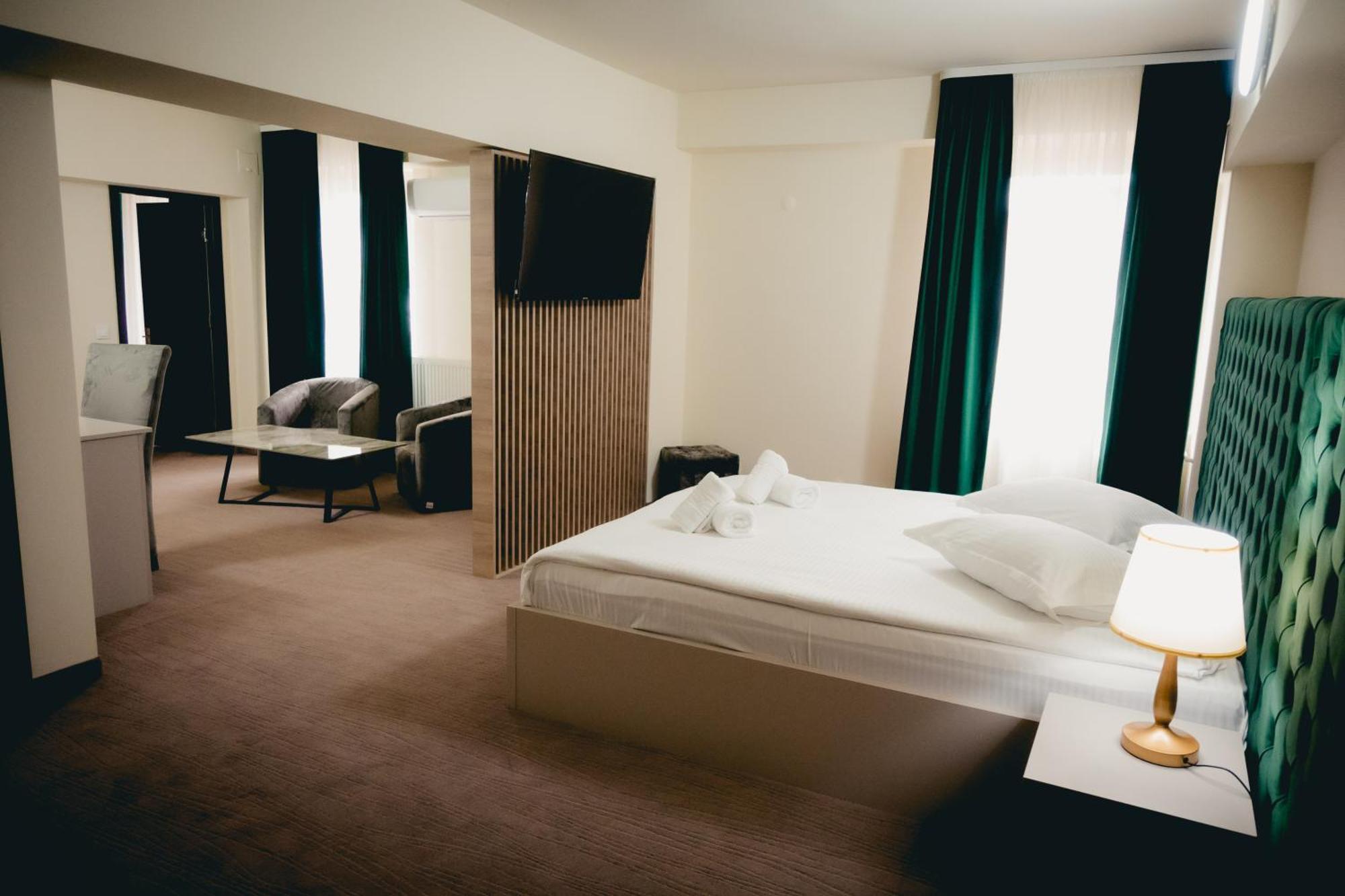 Hotel Valahia Тырговиште Экстерьер фото