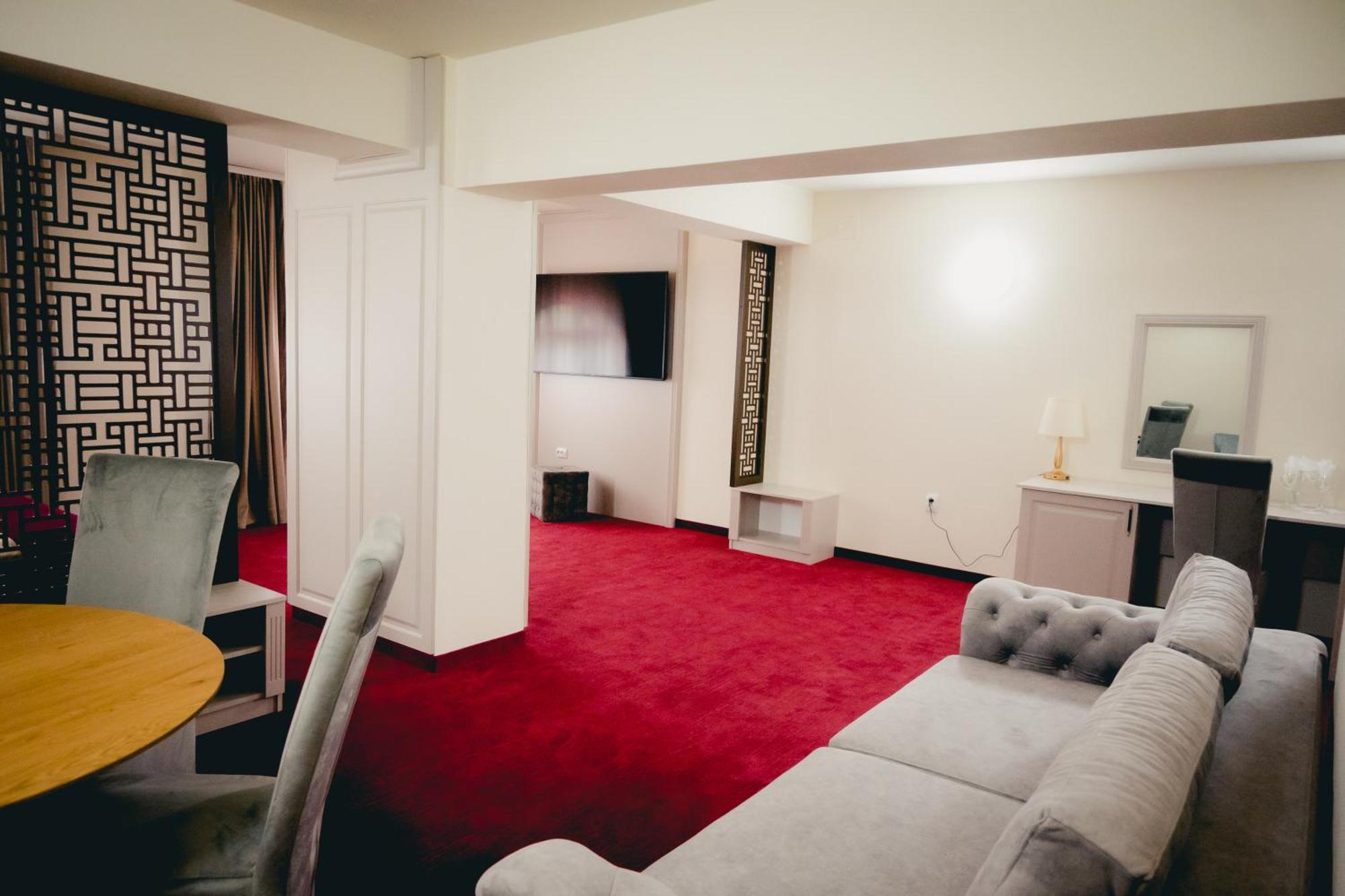 Hotel Valahia Тырговиште Экстерьер фото
