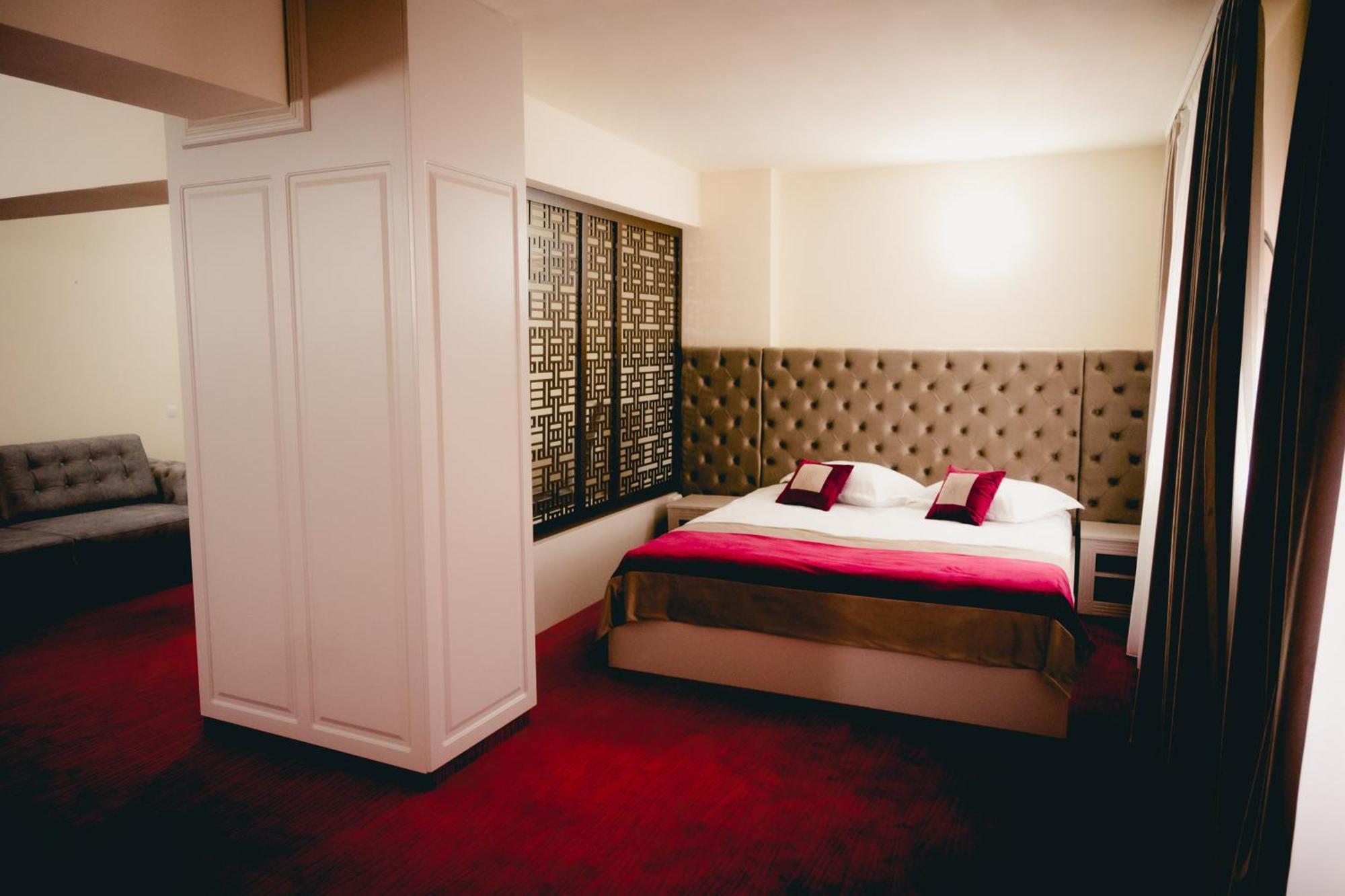 Hotel Valahia Тырговиште Экстерьер фото