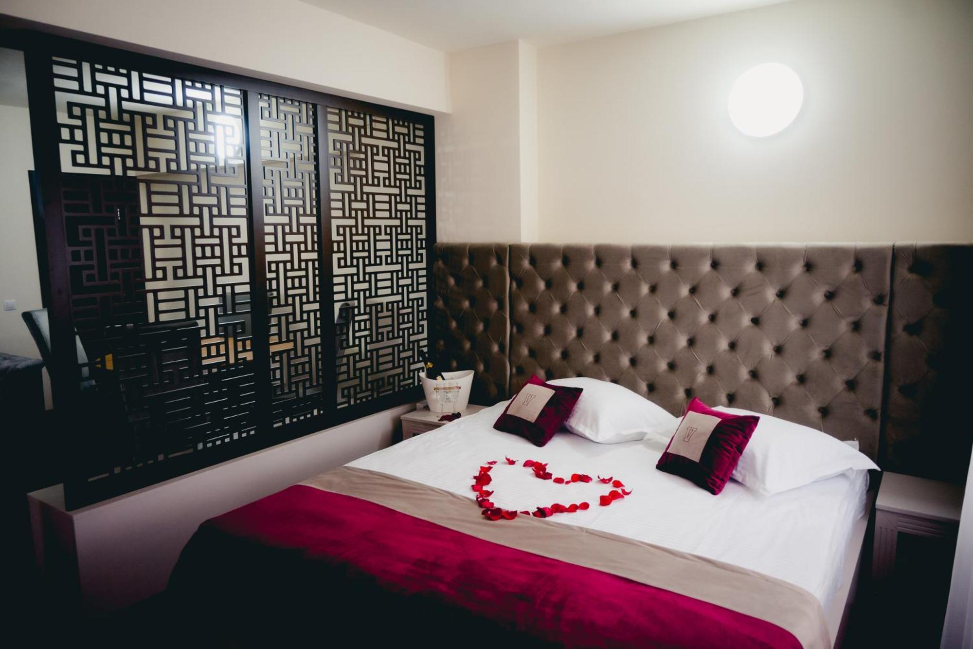 Hotel Valahia Тырговиште Экстерьер фото