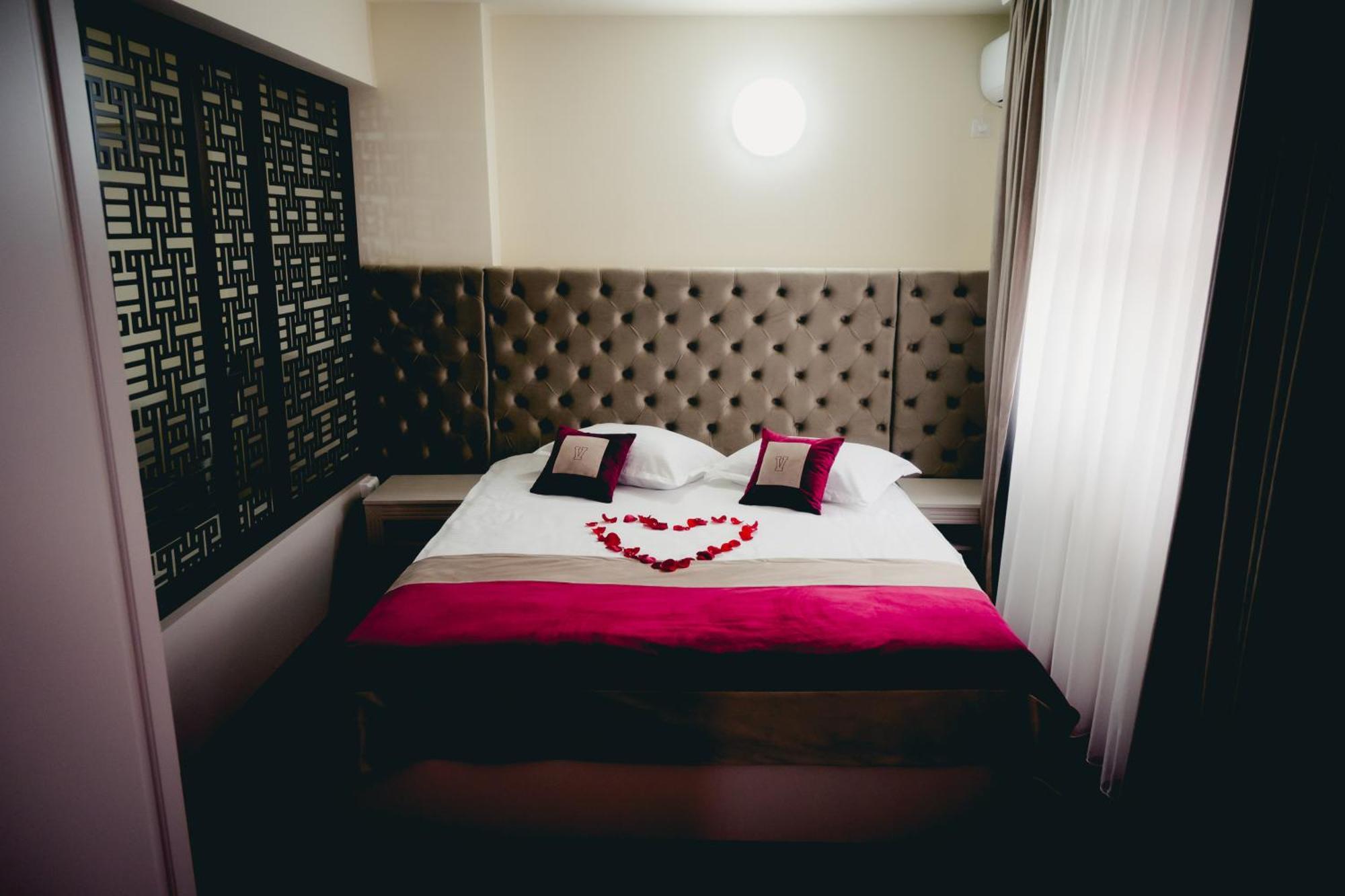 Hotel Valahia Тырговиште Экстерьер фото