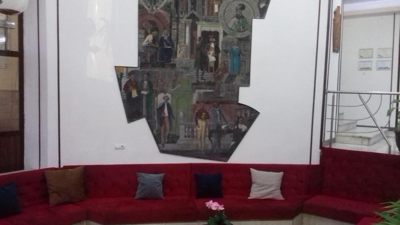 Hotel Valahia Тырговиште Экстерьер фото